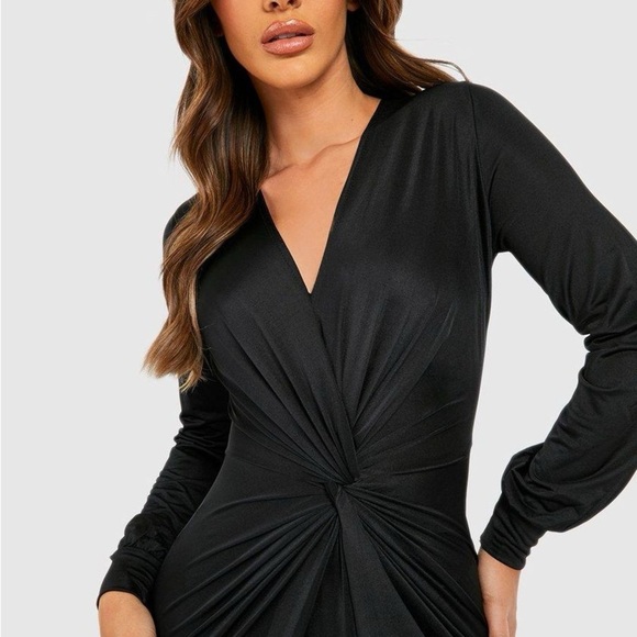 Boohoo Chic Black Deep V Long Sleeve Dress - Picture 9 of 10